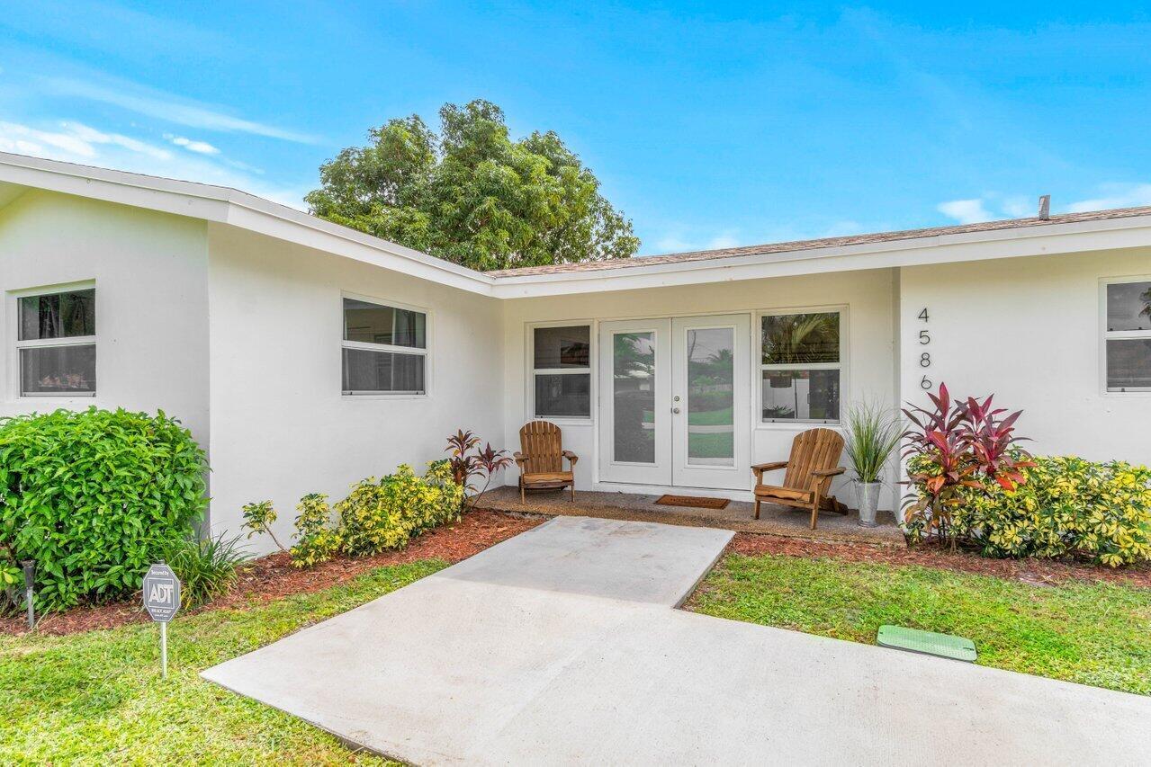4586 Ellwood Drive