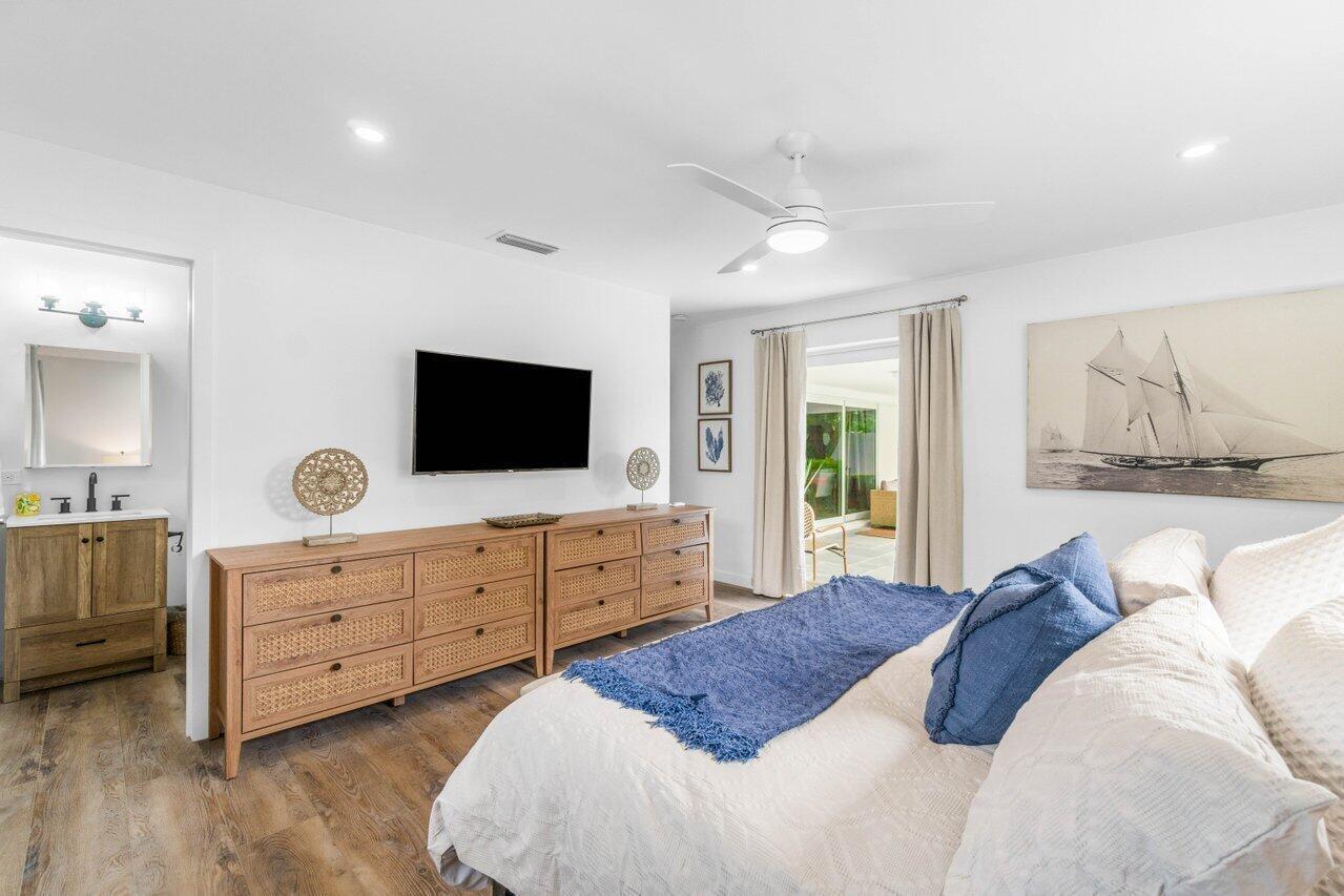 4586 Ellwood Drive