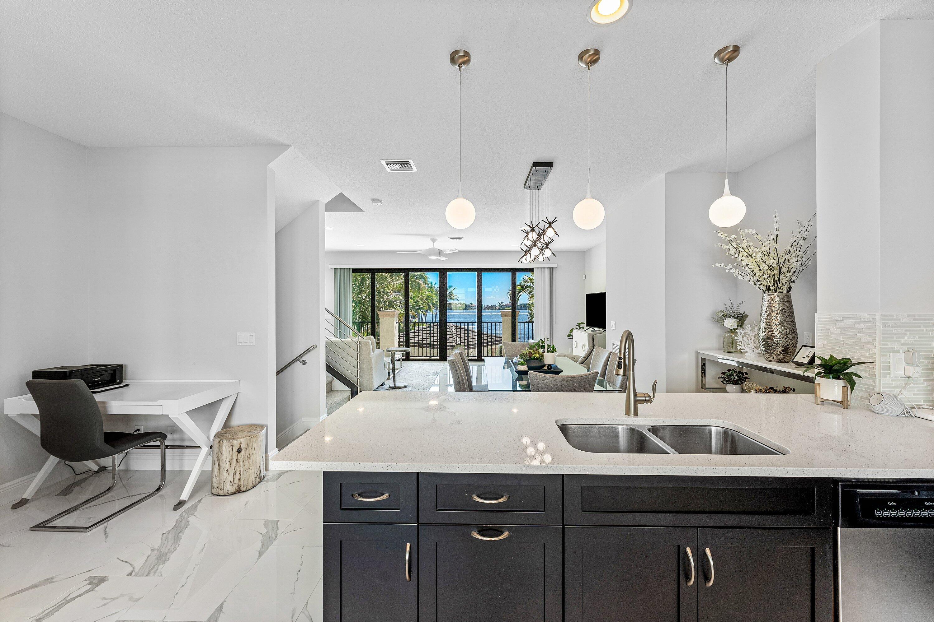10 Windward Lane