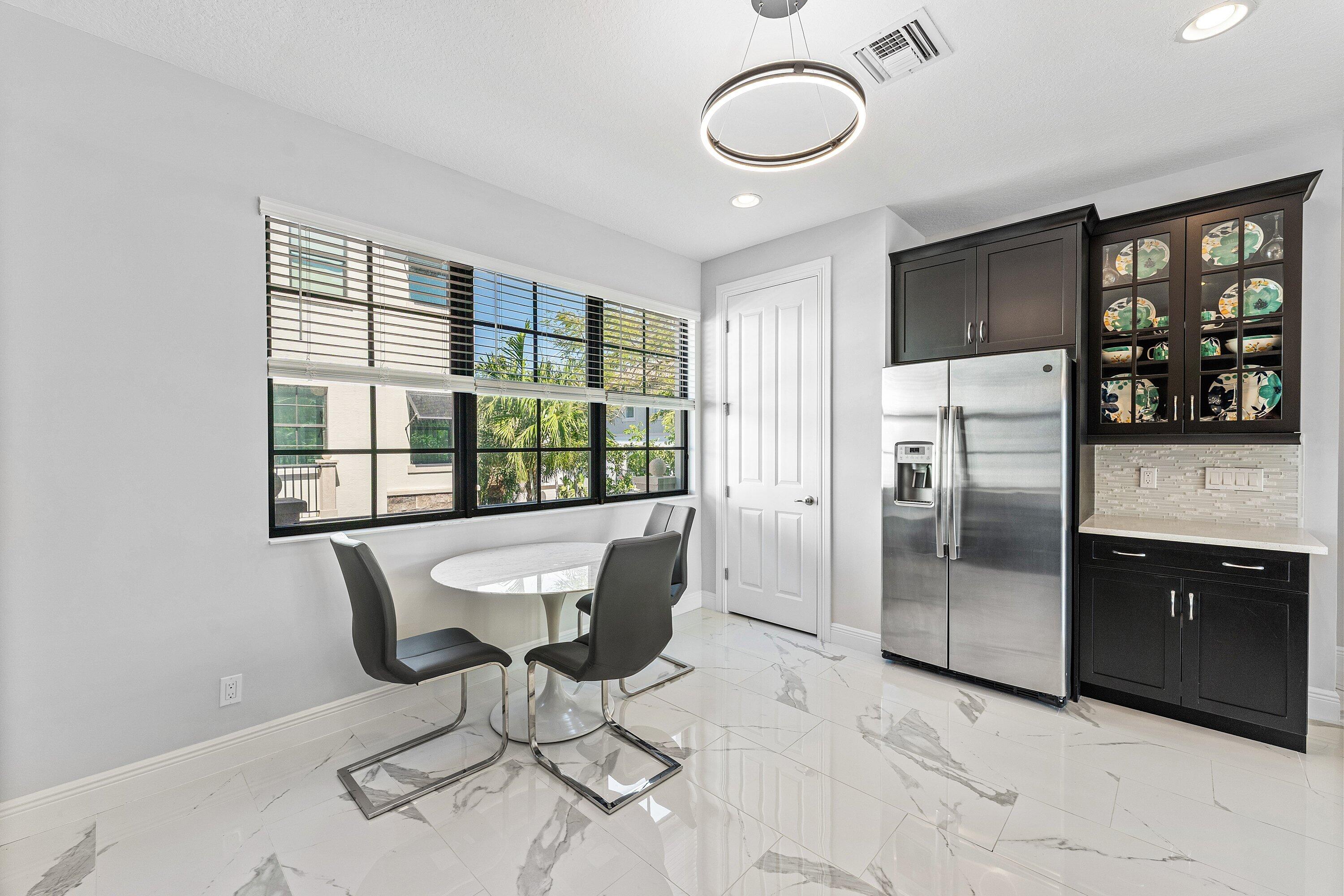 10 Windward Lane