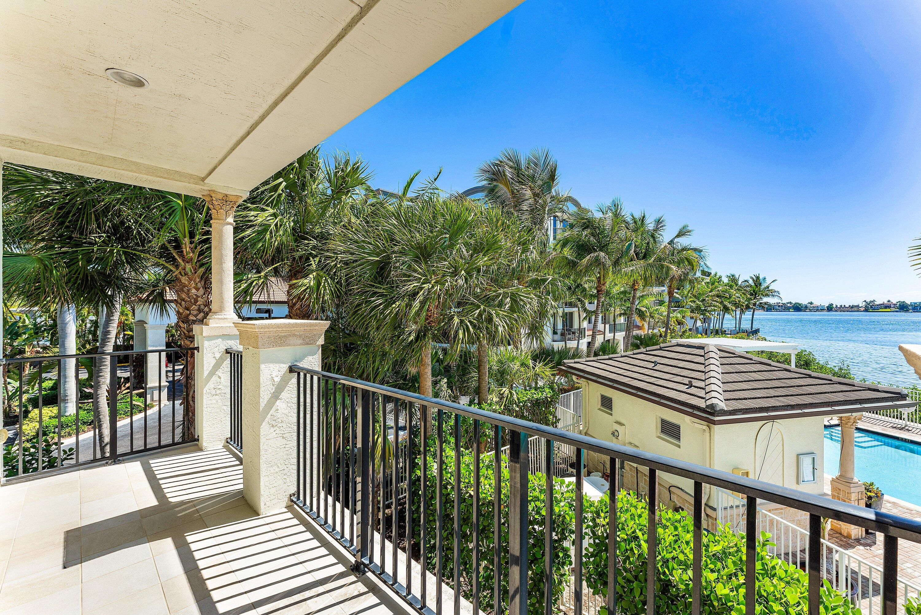 10 Windward Lane