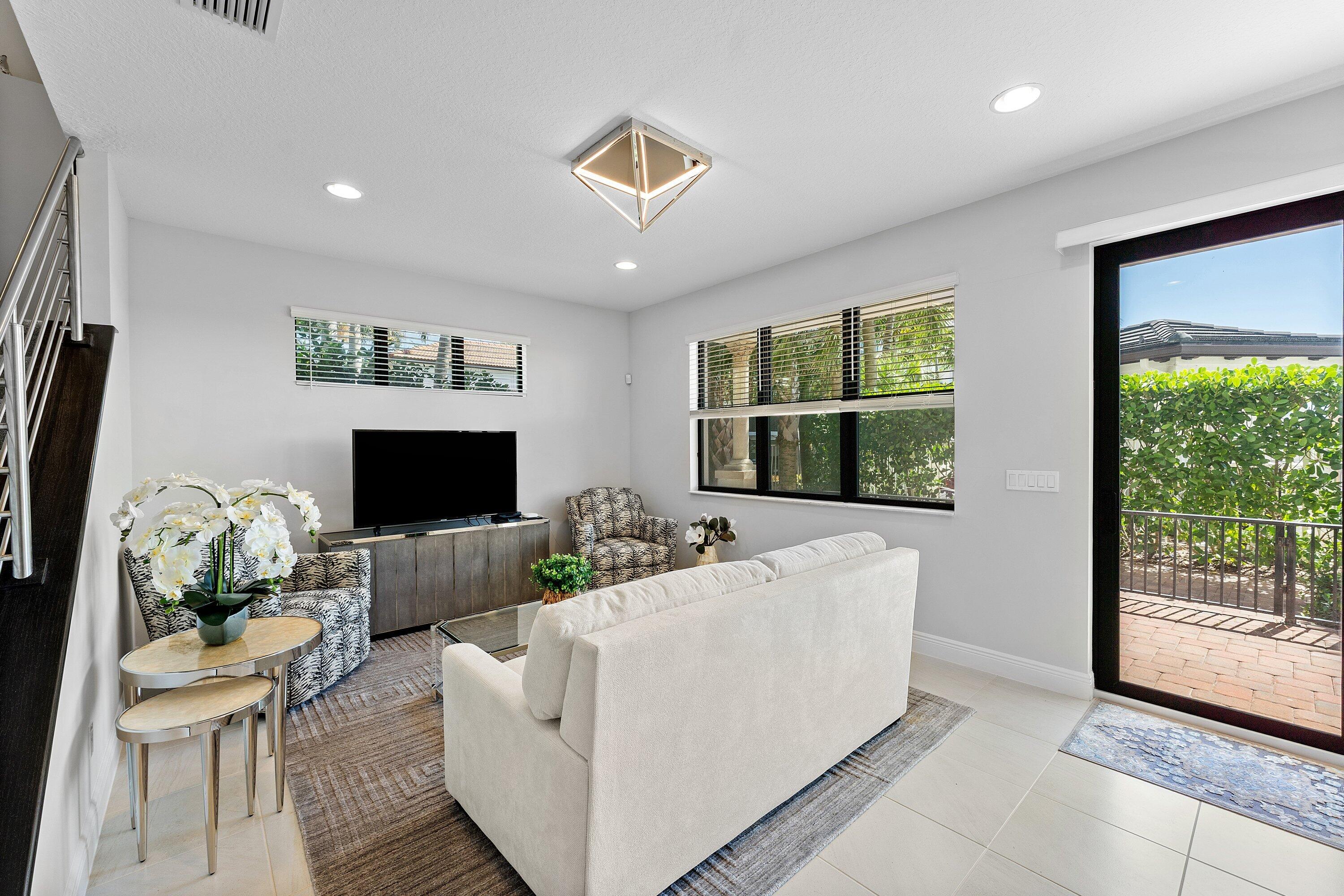 10 Windward Lane