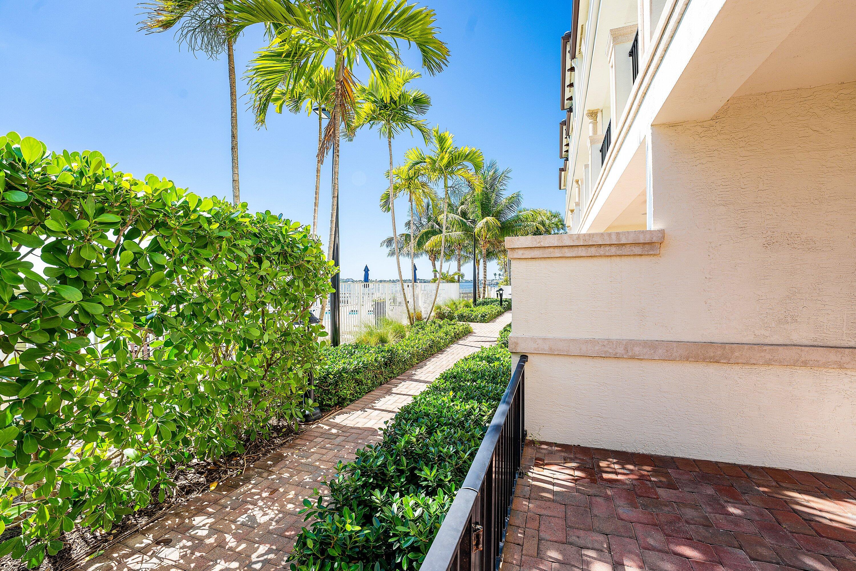 10 Windward Lane
