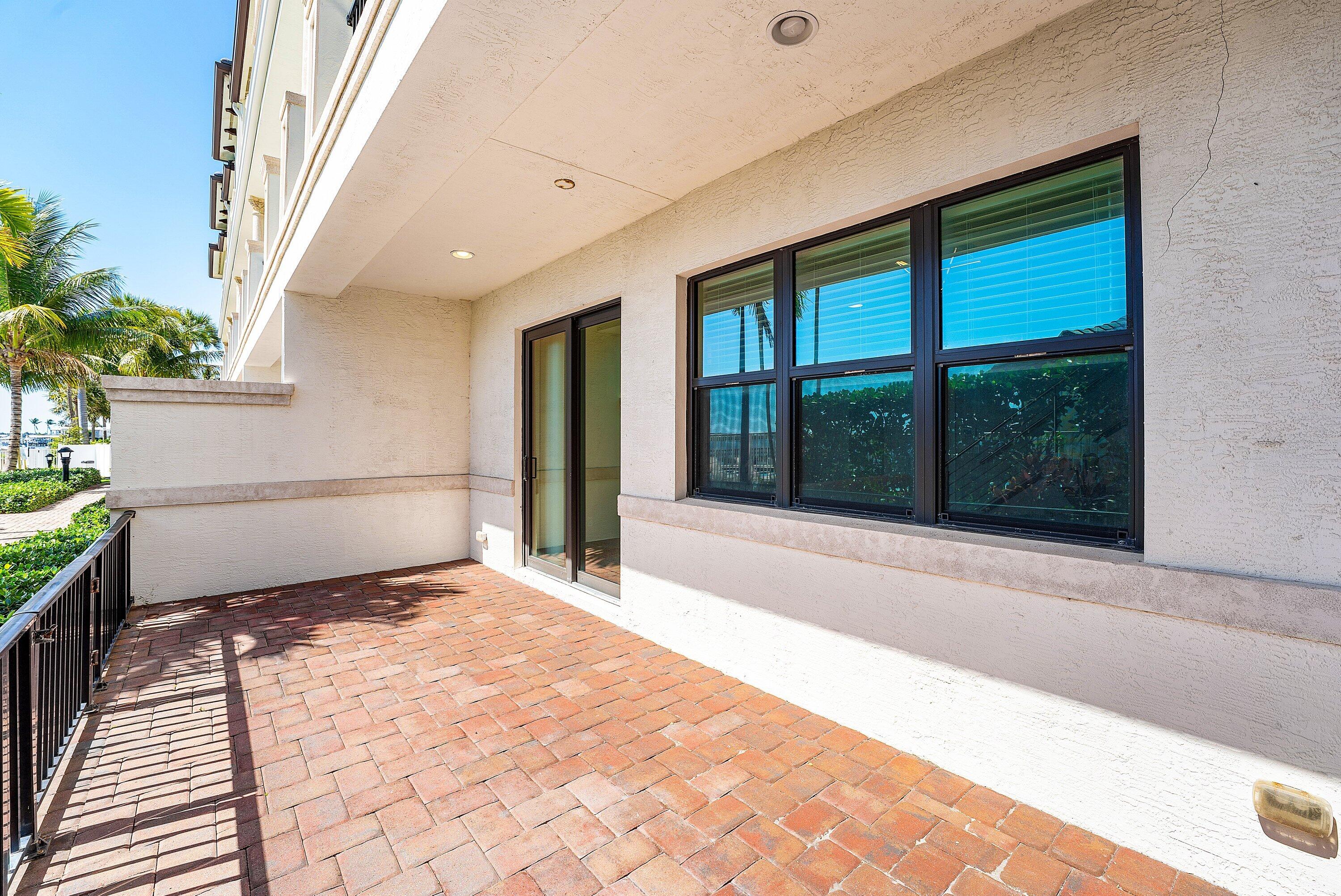 10 Windward Lane