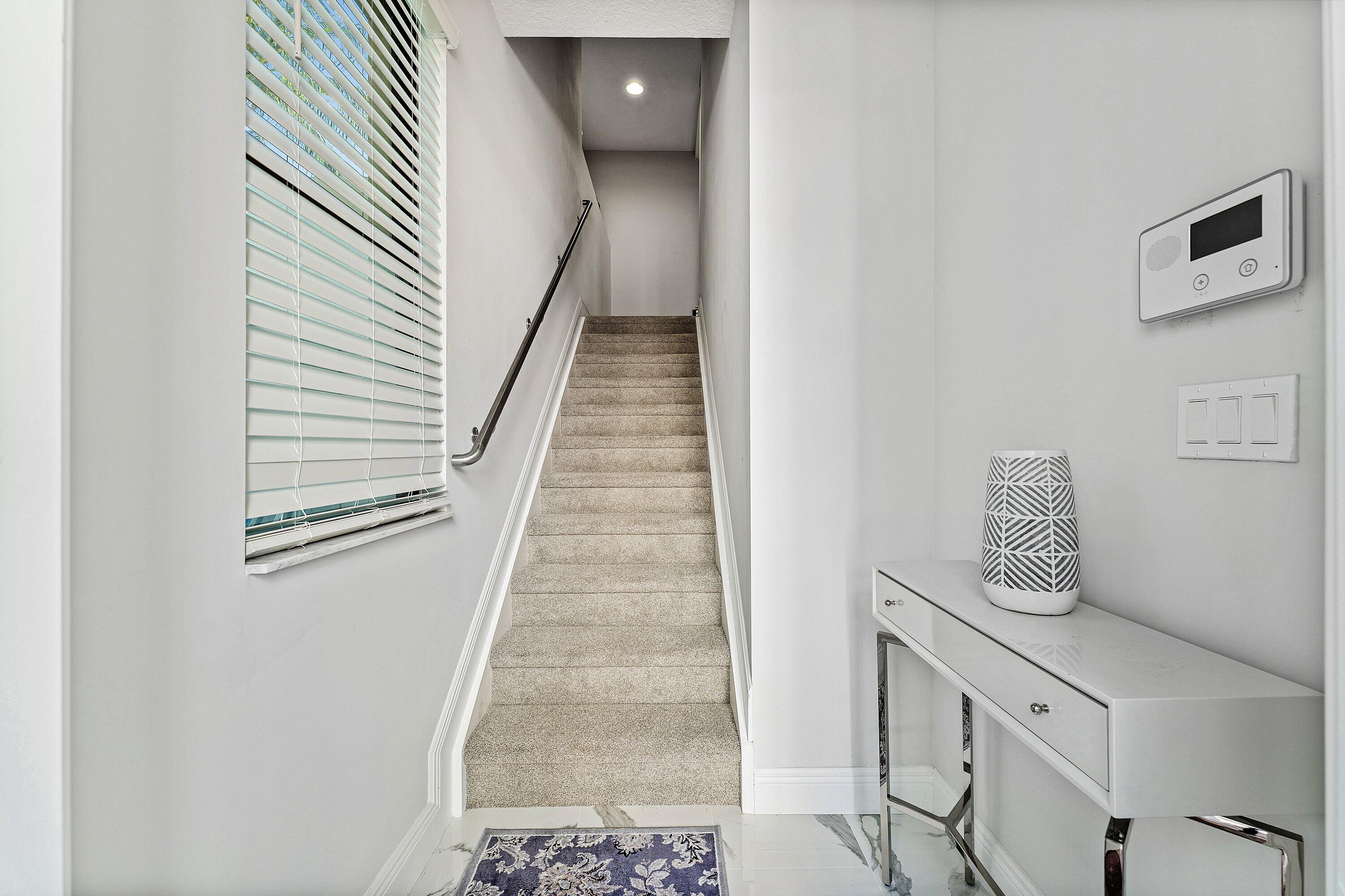10 Windward Lane