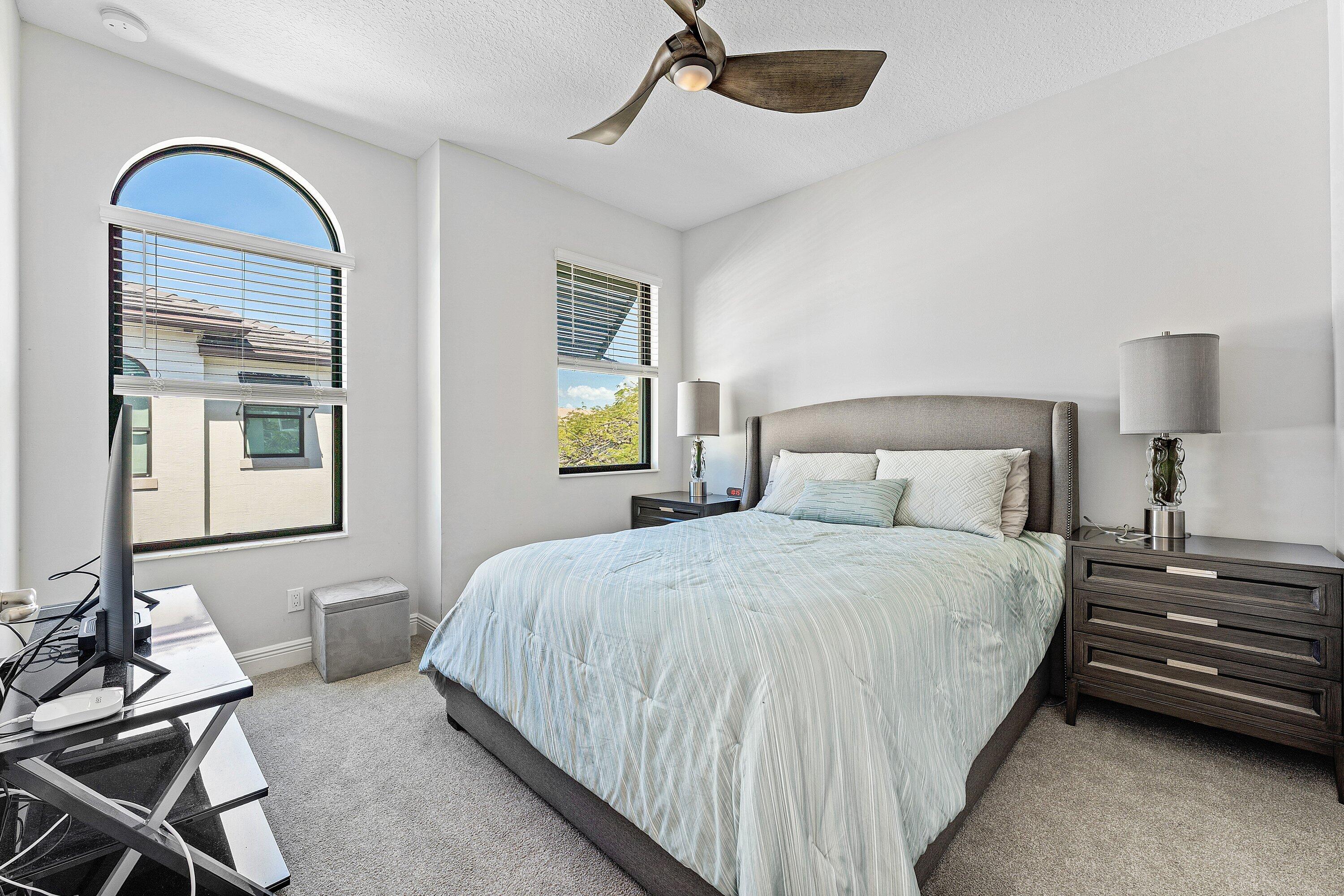 10 Windward Lane