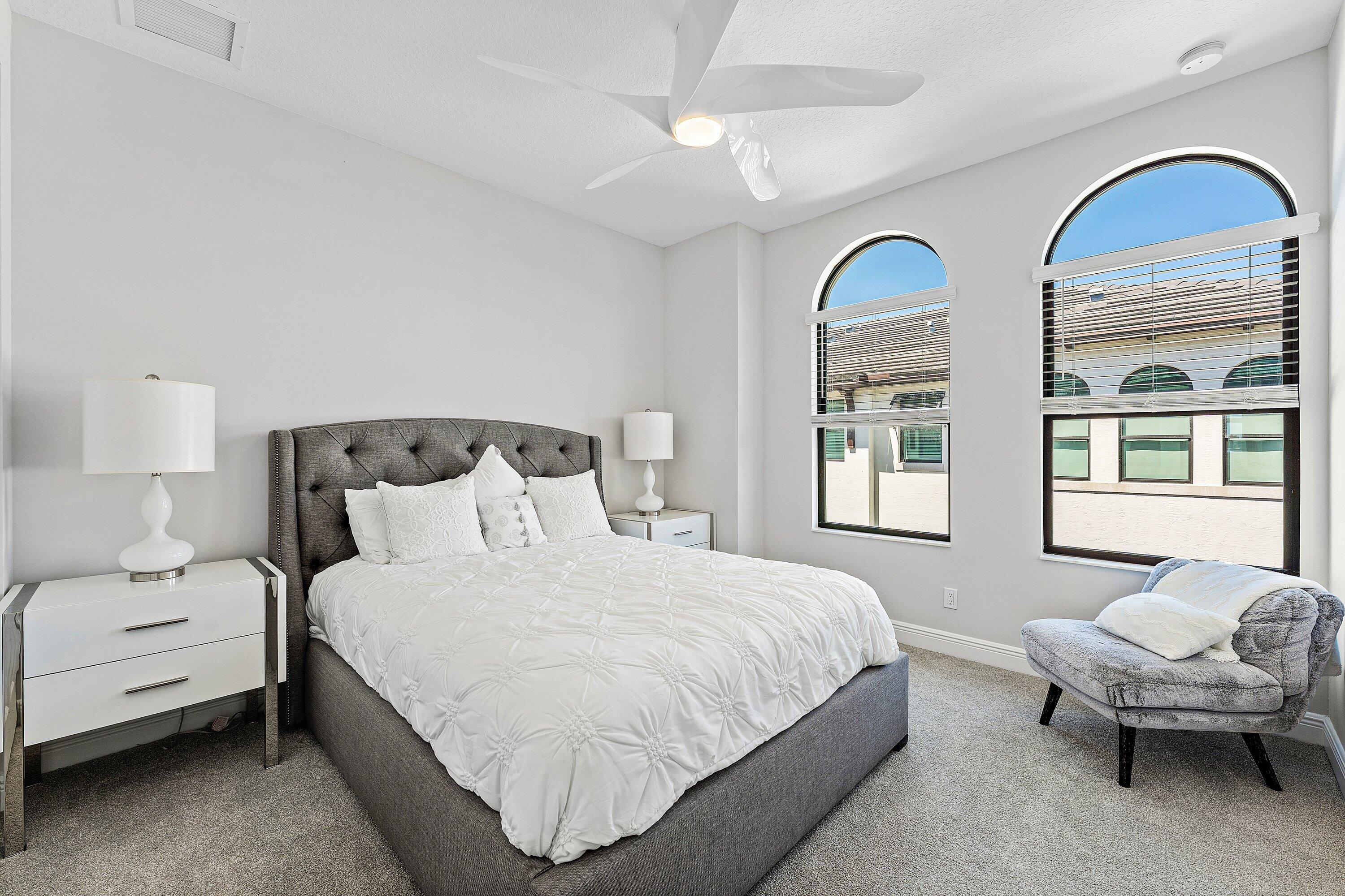 10 Windward Lane