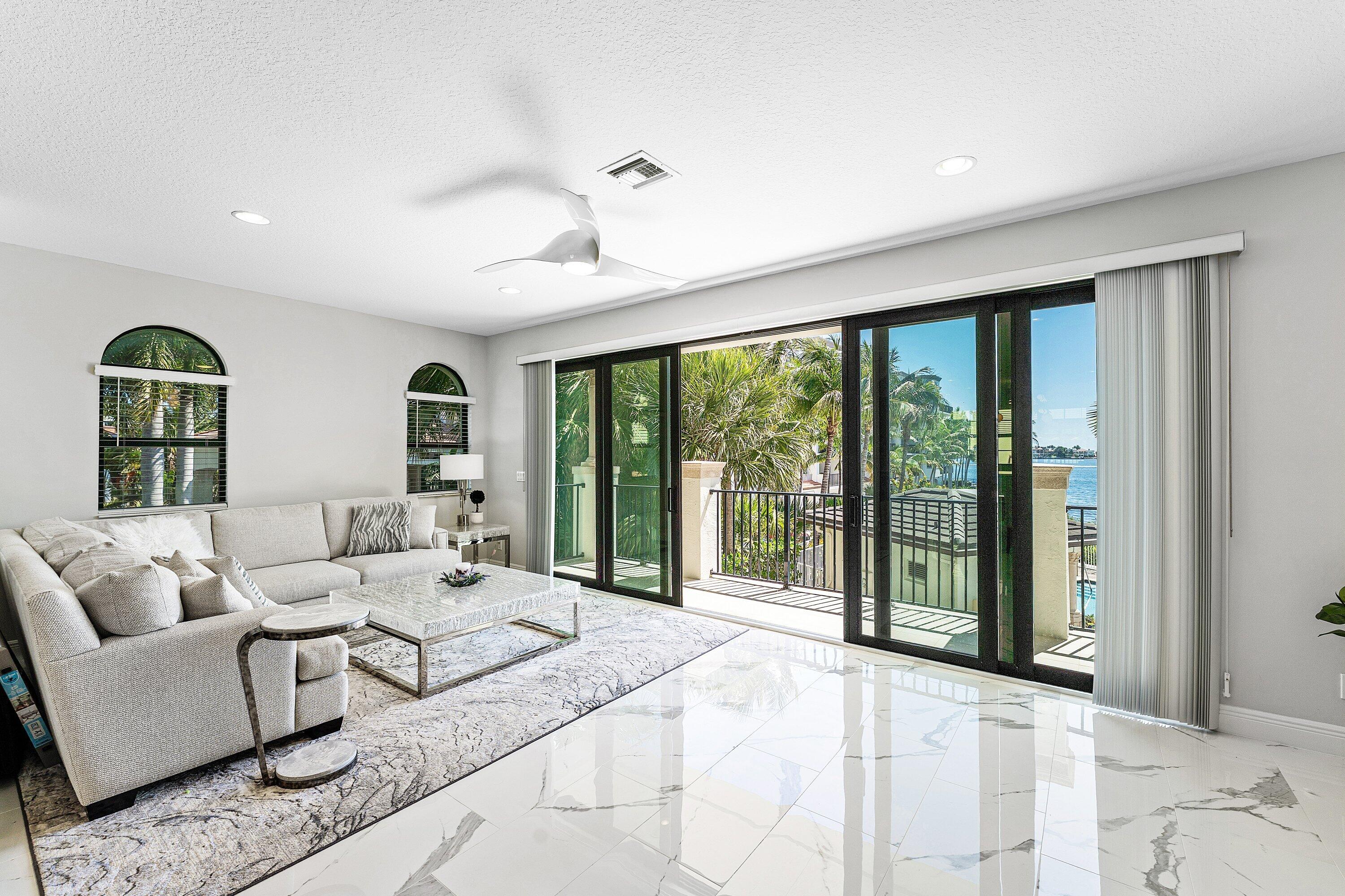 10 Windward Lane