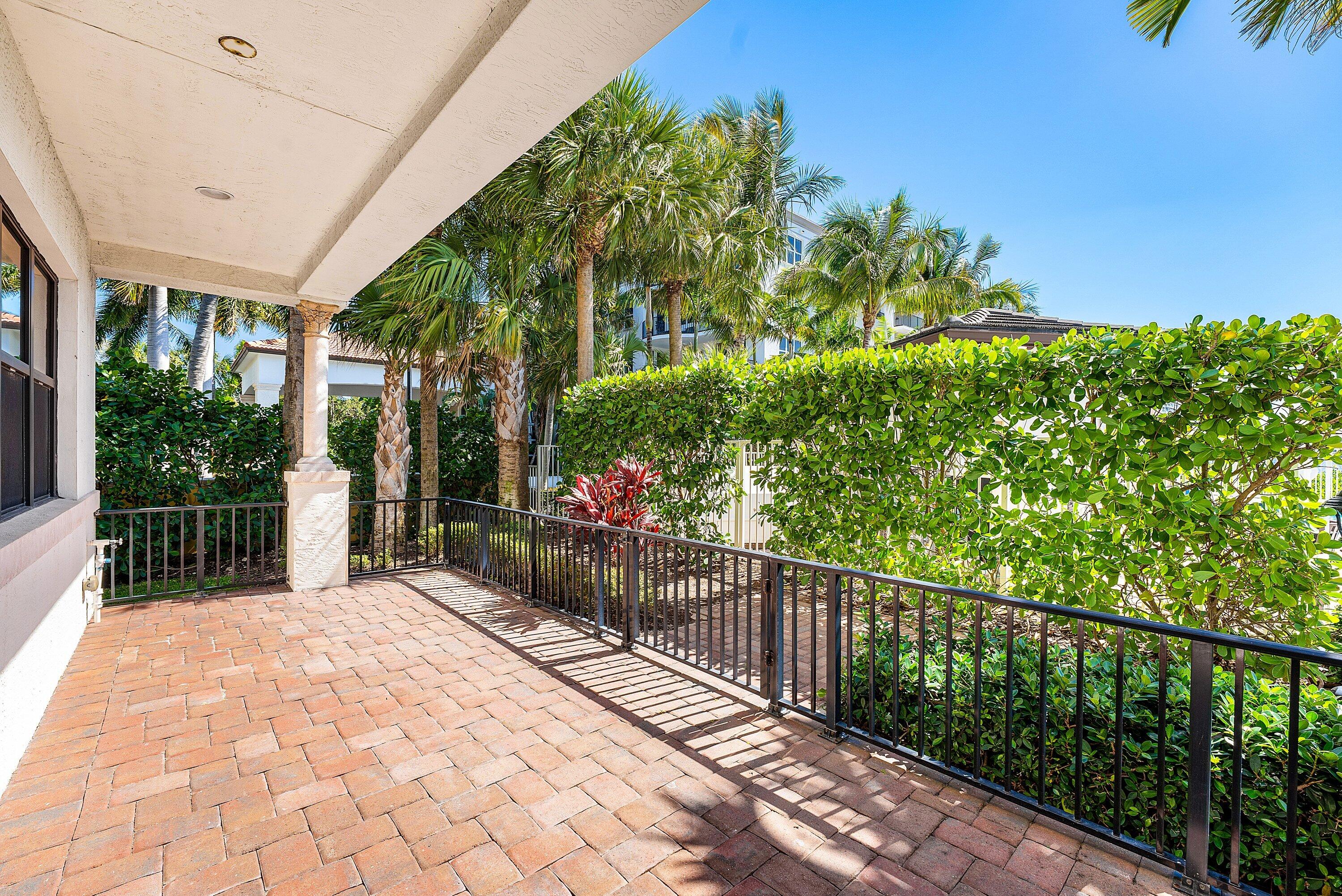 10 Windward Lane