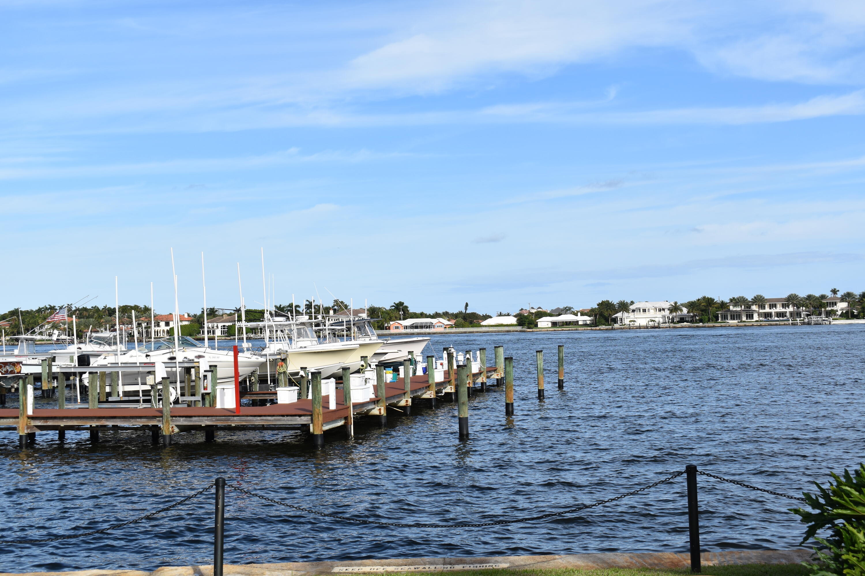 160 YACHT CLUB Way 210