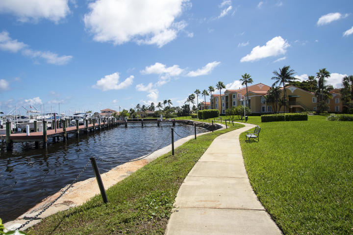 160 YACHT CLUB Way 210