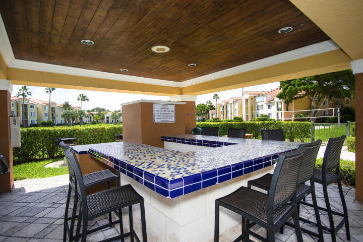 160 YACHT CLUB Way 210
