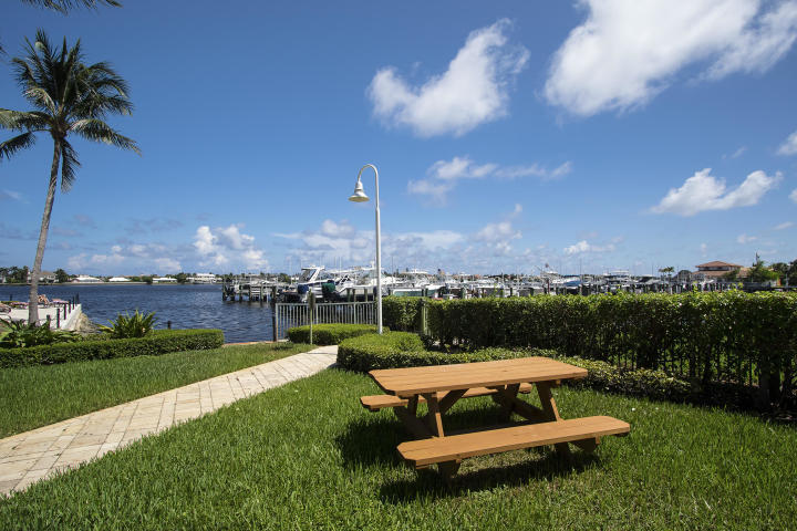 160 YACHT CLUB Way 210