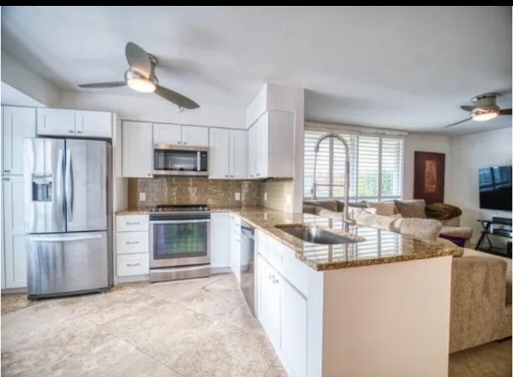123 Yacht Club Way