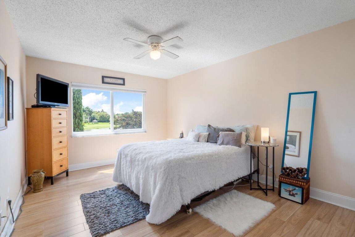 5771 Lakeview Mews Place