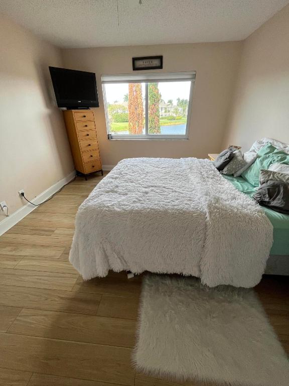 5771 Lakeview Mews Place