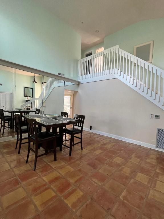 5771 Lakeview Mews Place