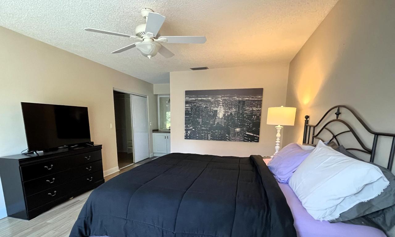 5771 Lakeview Mews Place