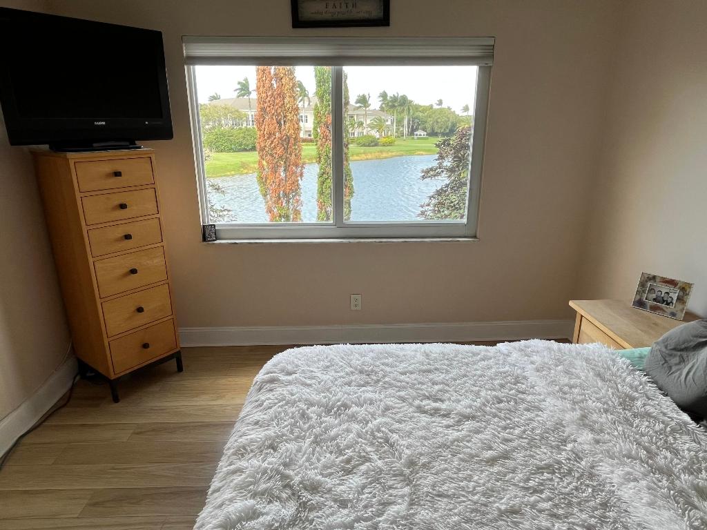 5771 Lakeview Mews Place