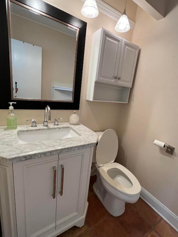 5771 Lakeview Mews Place