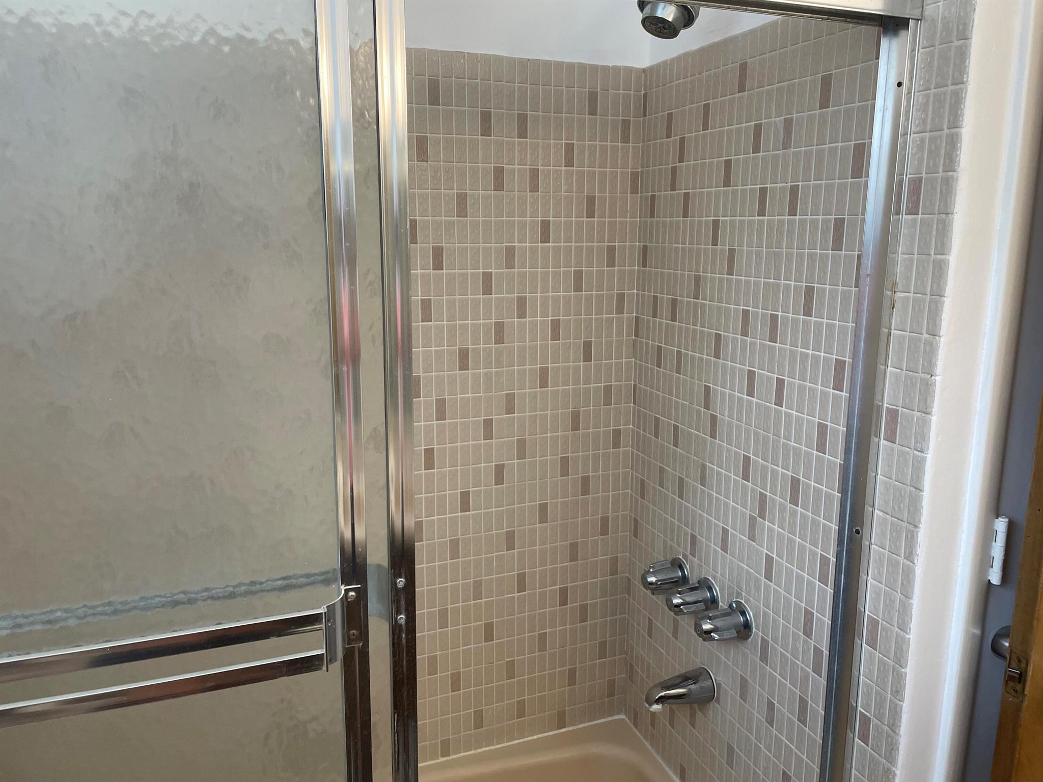 1406 Hillcrest Drive