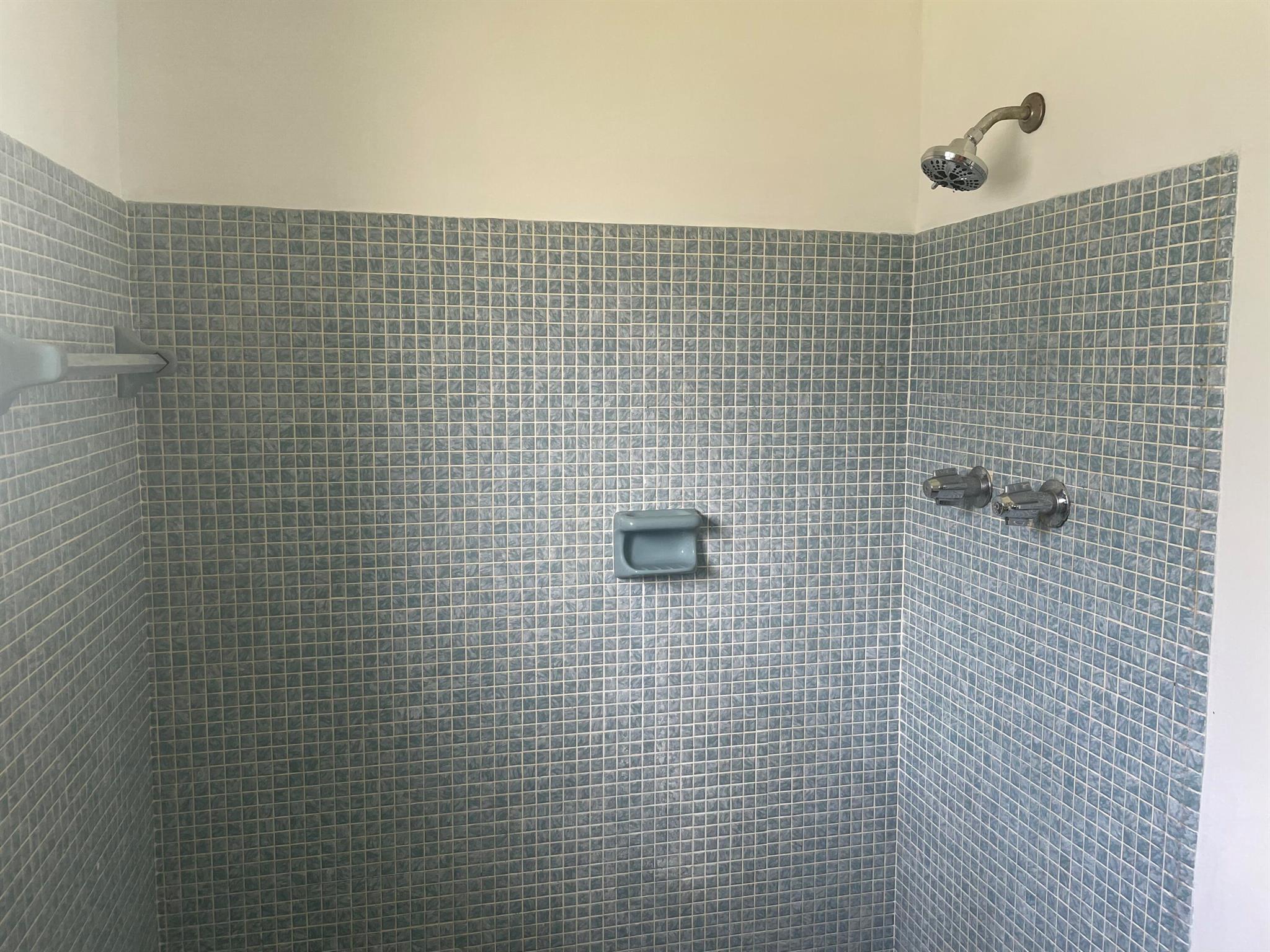 1406 Hillcrest Drive