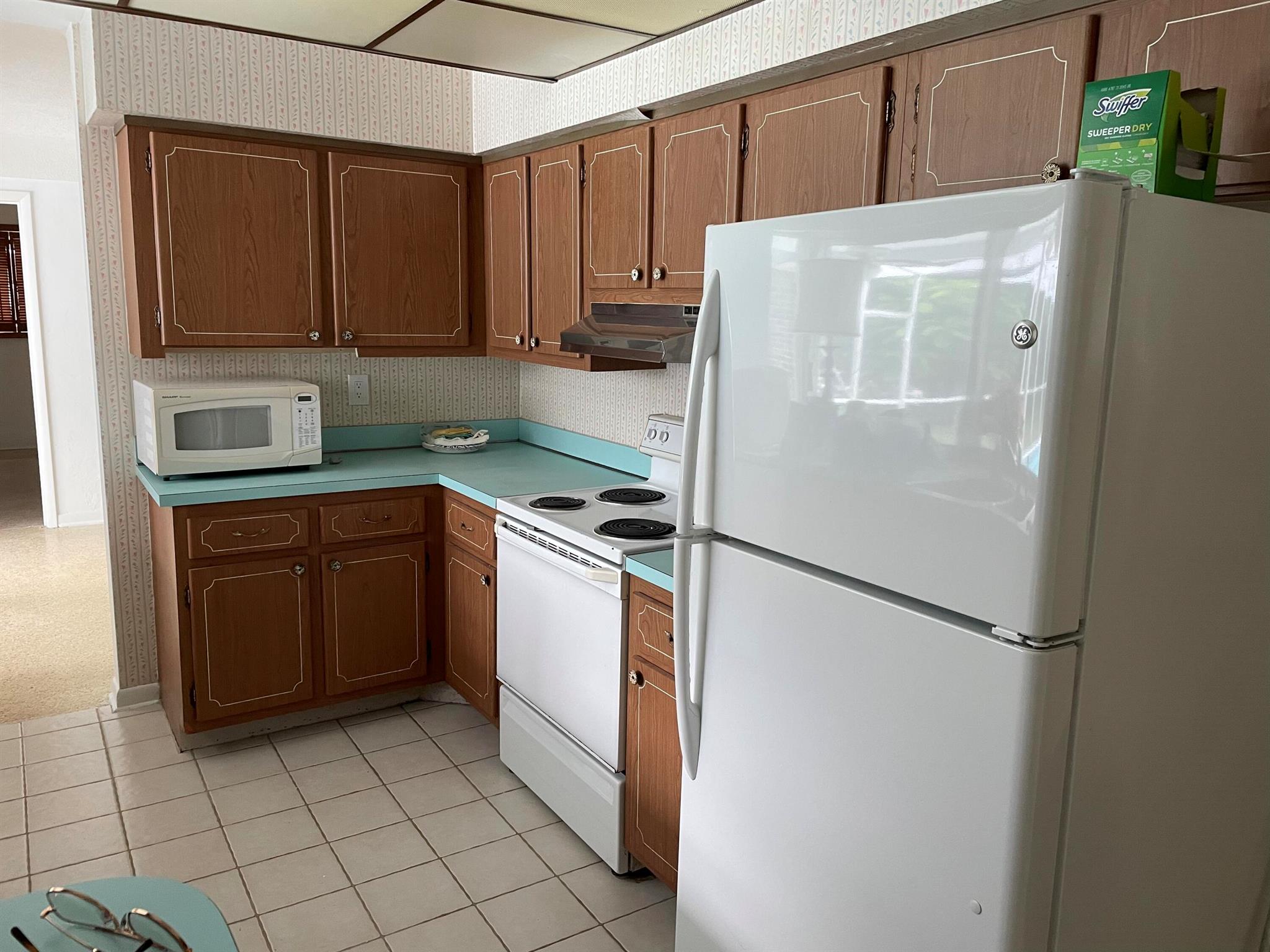 1406 Hillcrest Drive