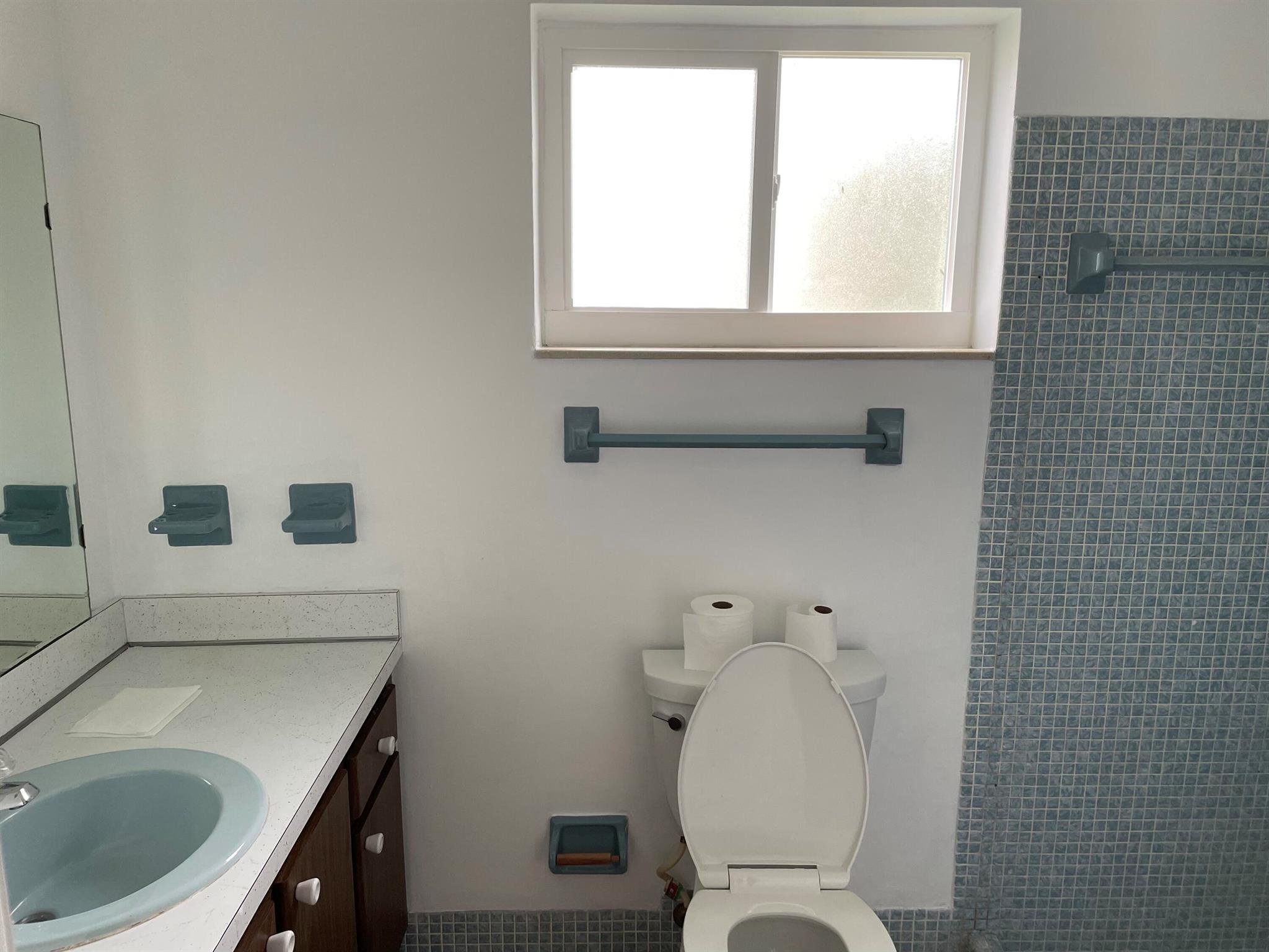 1406 Hillcrest Drive