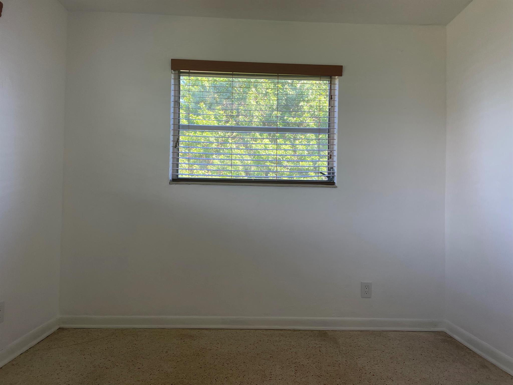 1406 Hillcrest Drive