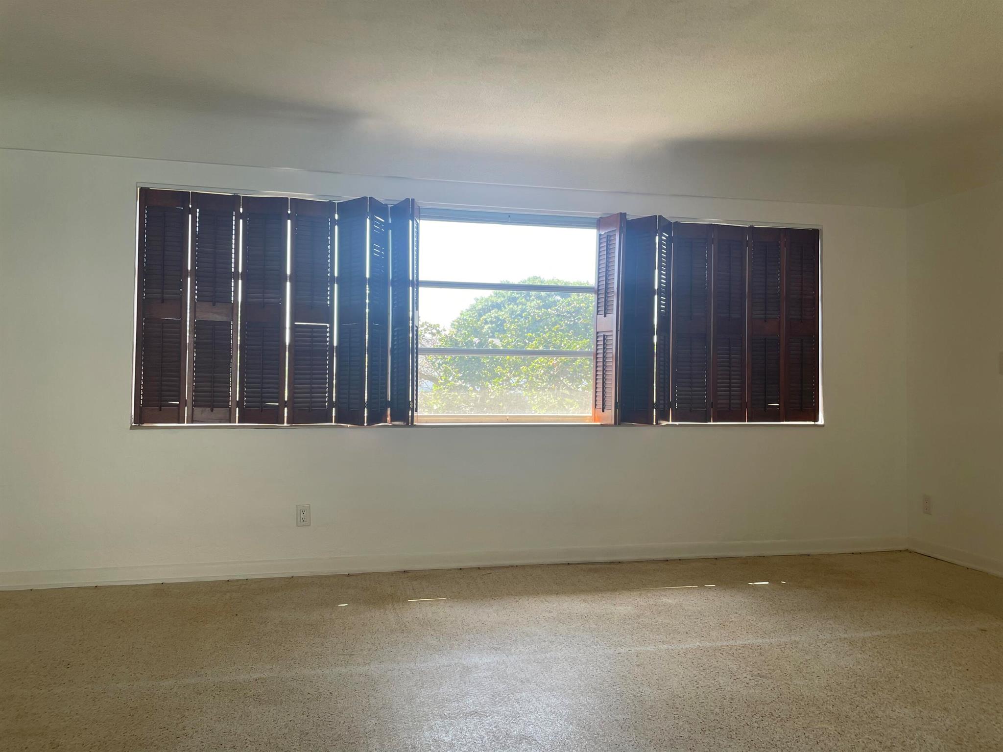 1406 Hillcrest Drive