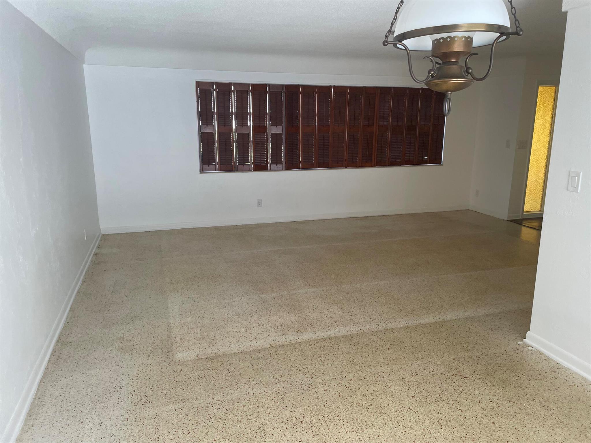 1406 Hillcrest Drive