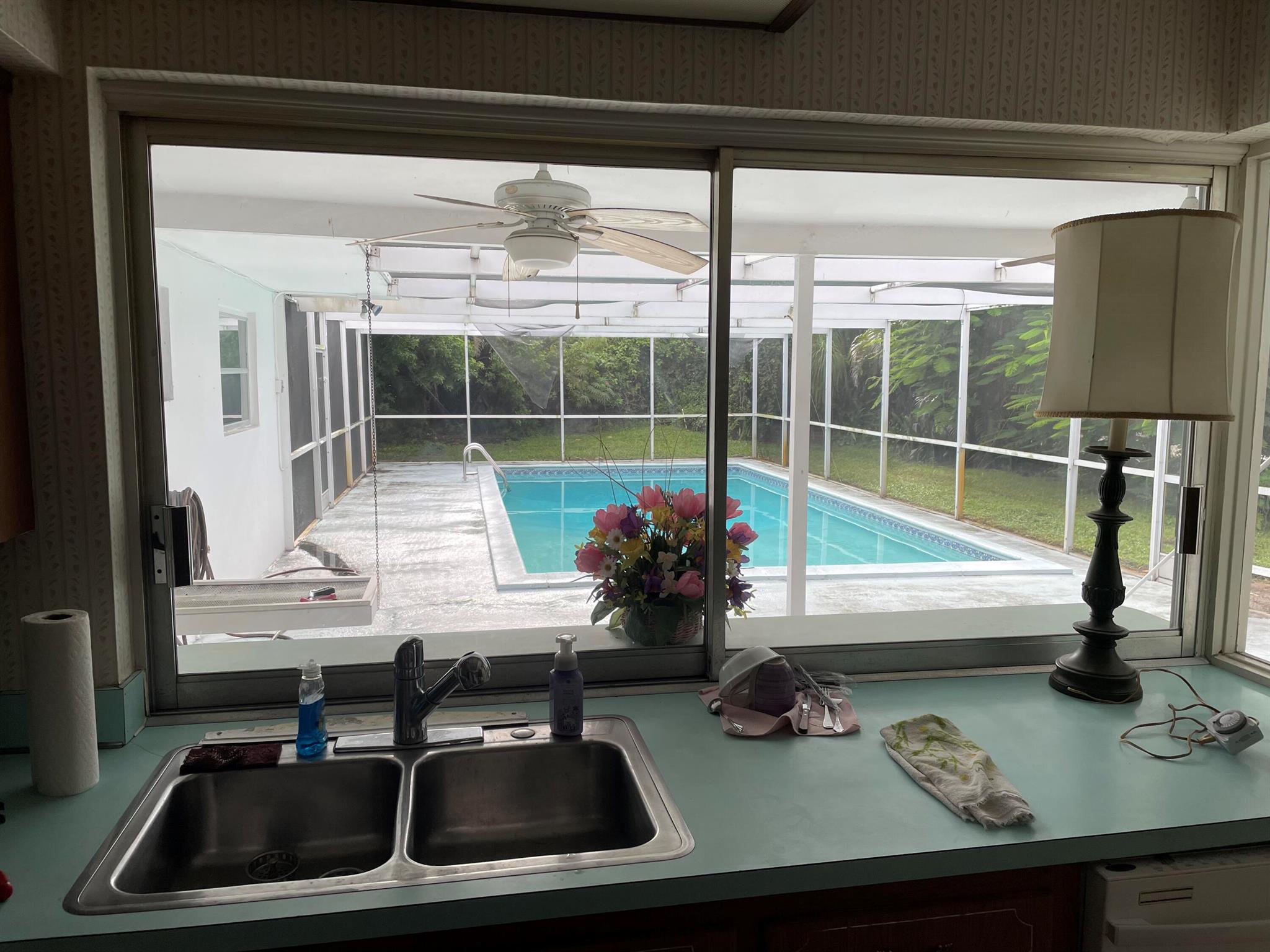 1406 Hillcrest Drive