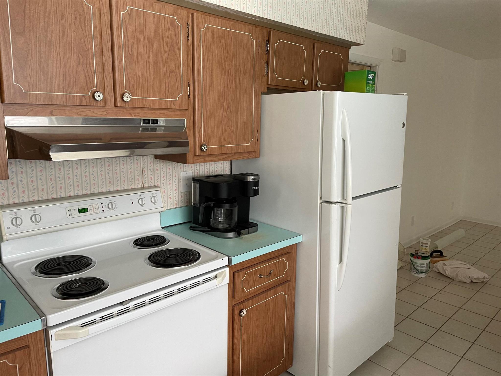 1406 Hillcrest Drive