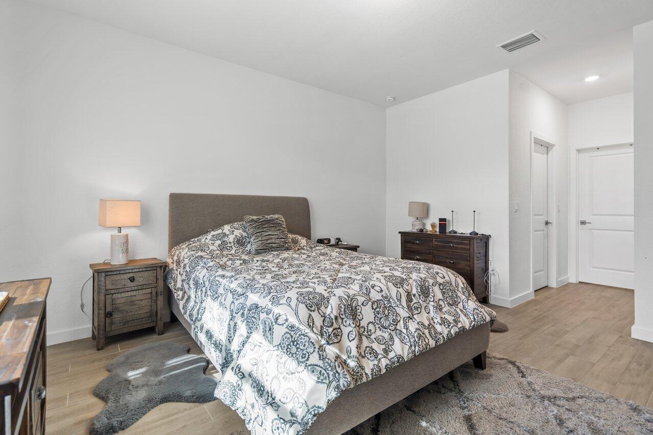 1694 NE White Pine Terrace