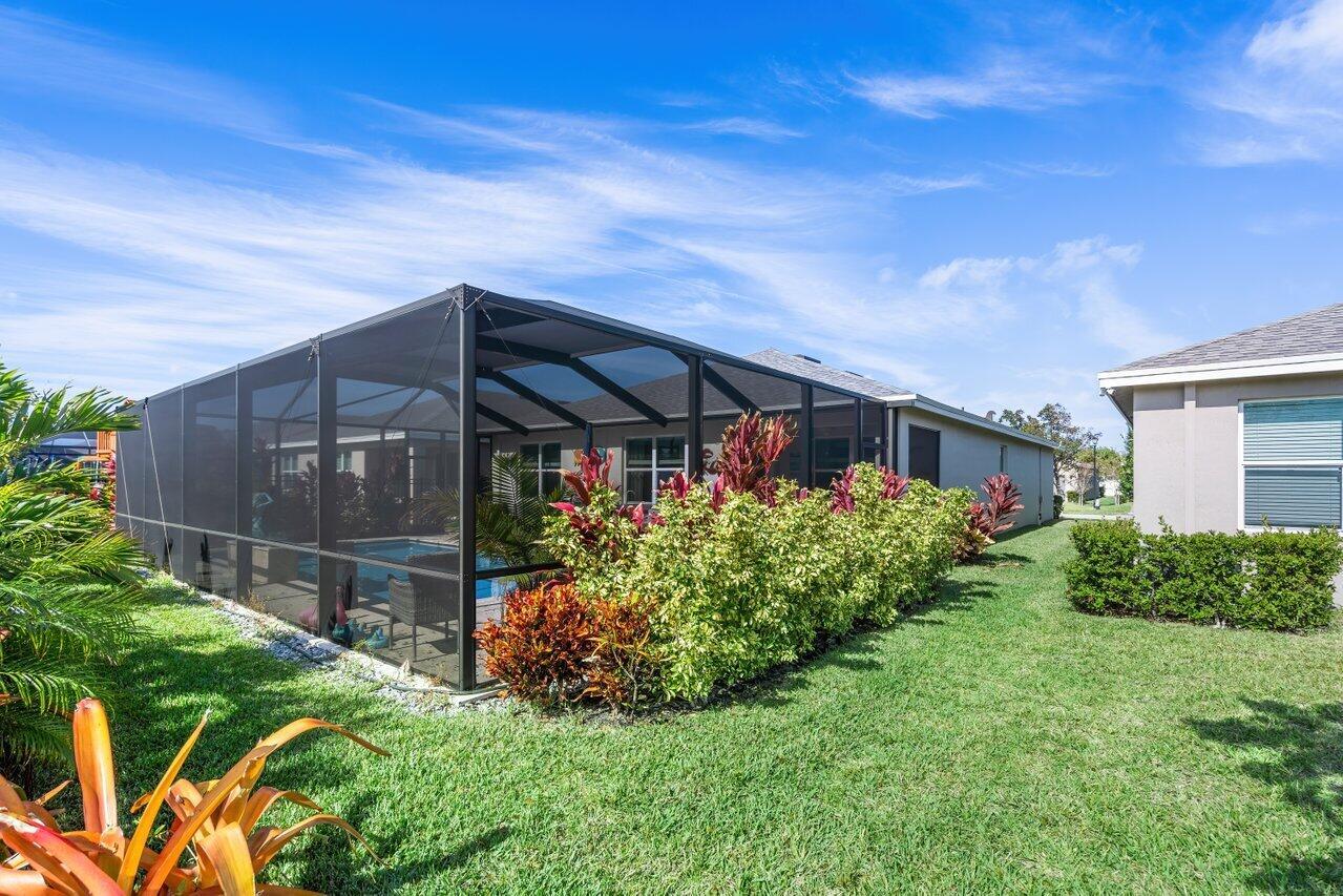 1694 NE White Pine Terrace