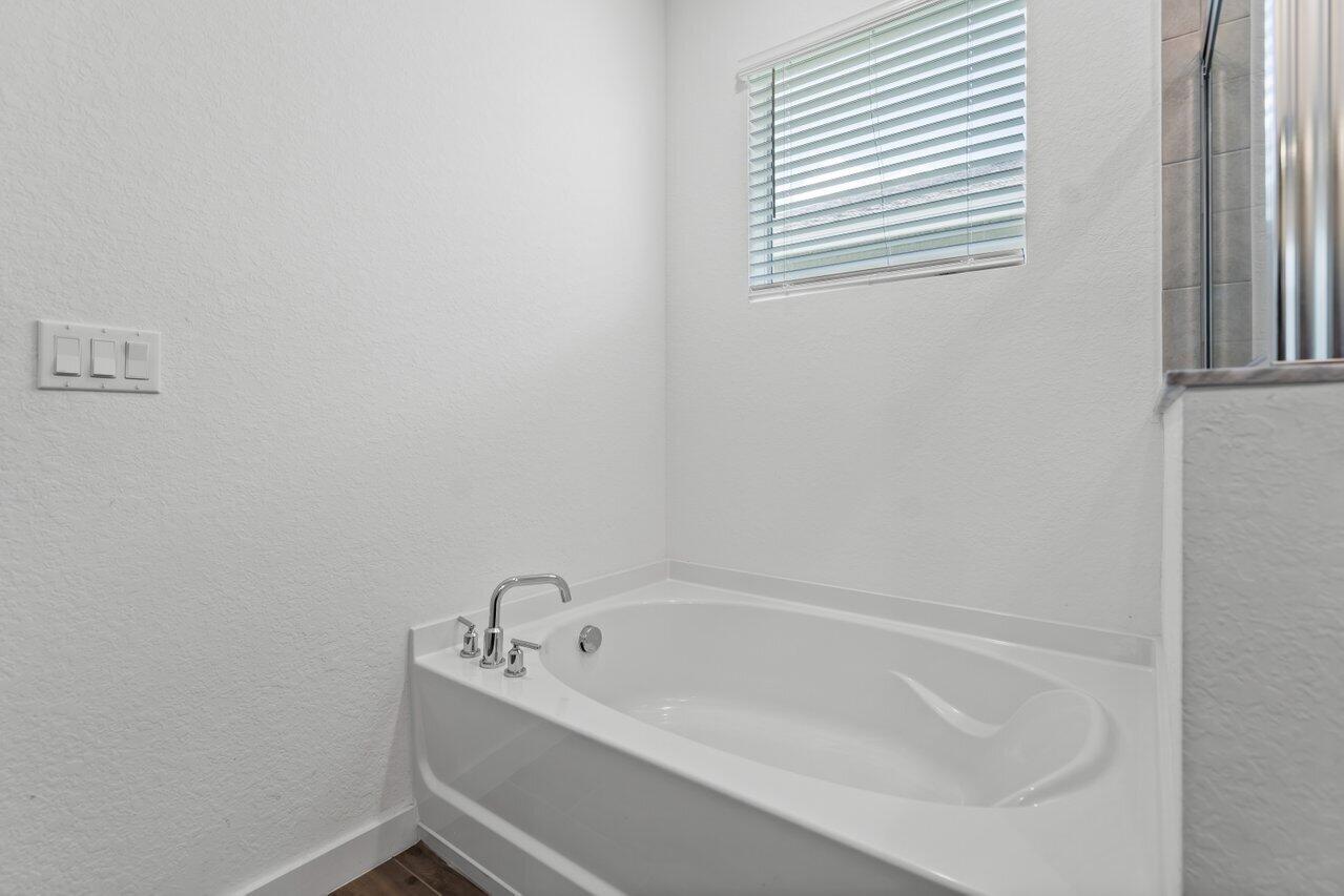 1694 NE White Pine Terrace