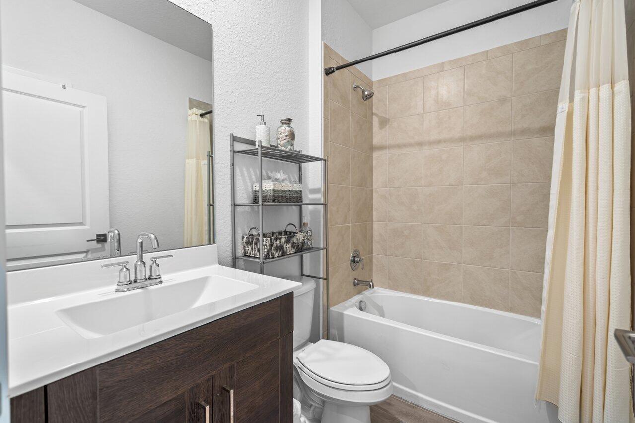 1694 NE White Pine Terrace