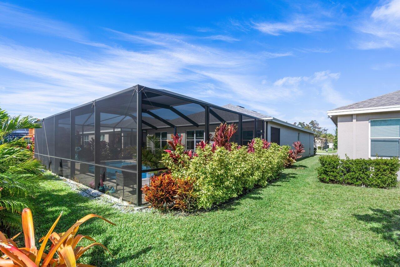 1694 NE White Pine Terrace