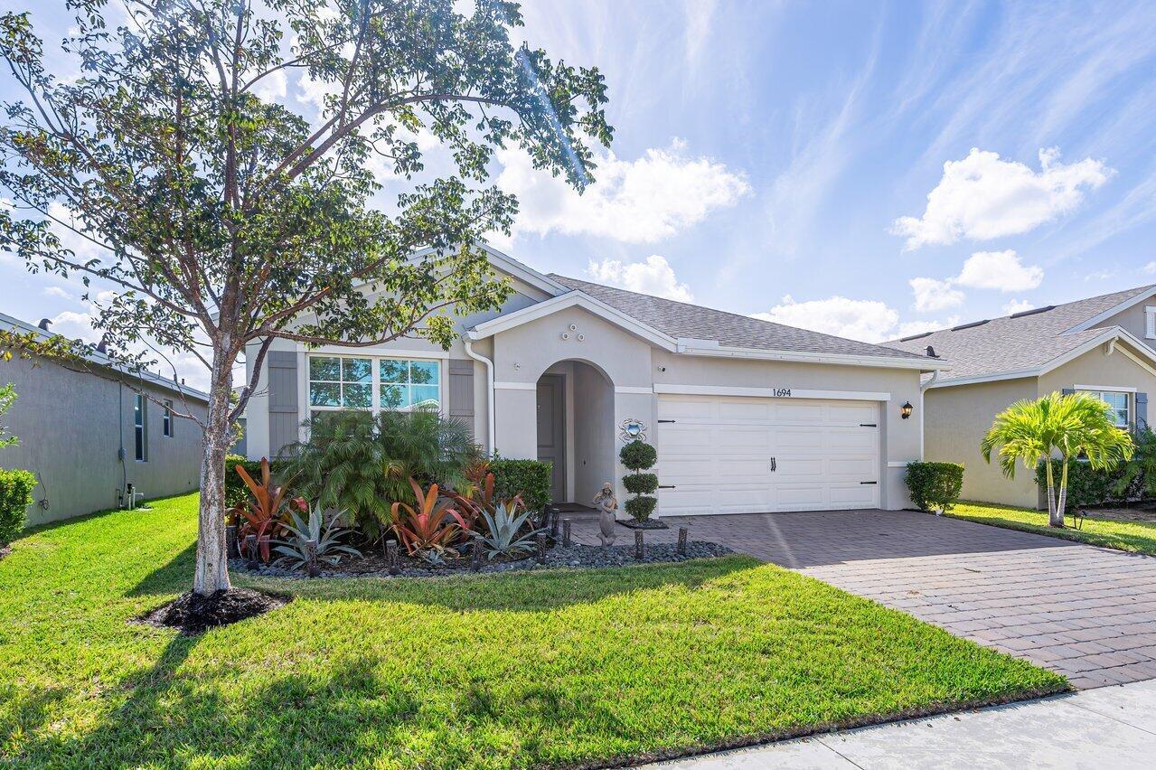 1694 NE White Pine Terrace