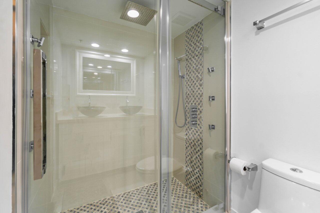 180 Yacht Club Way Way