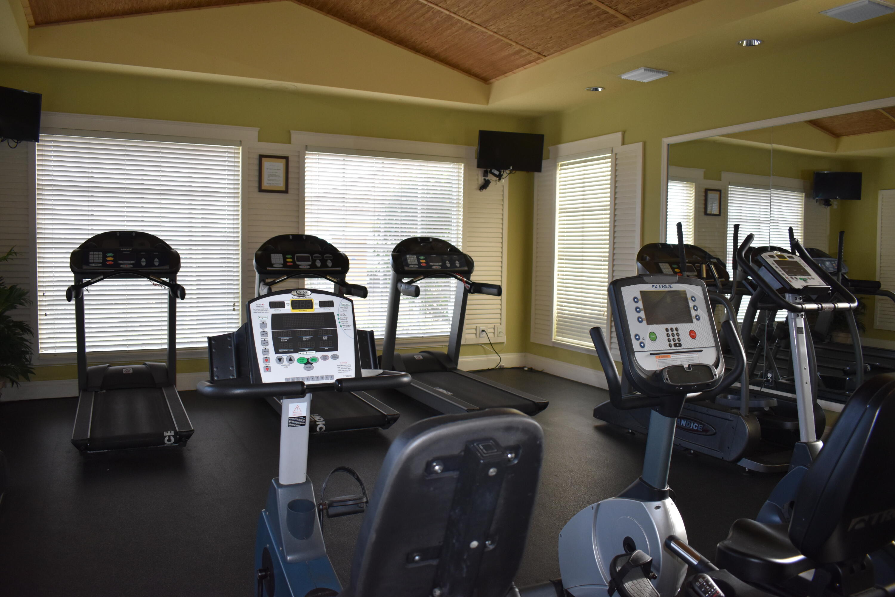 180 Yacht Club Way Way