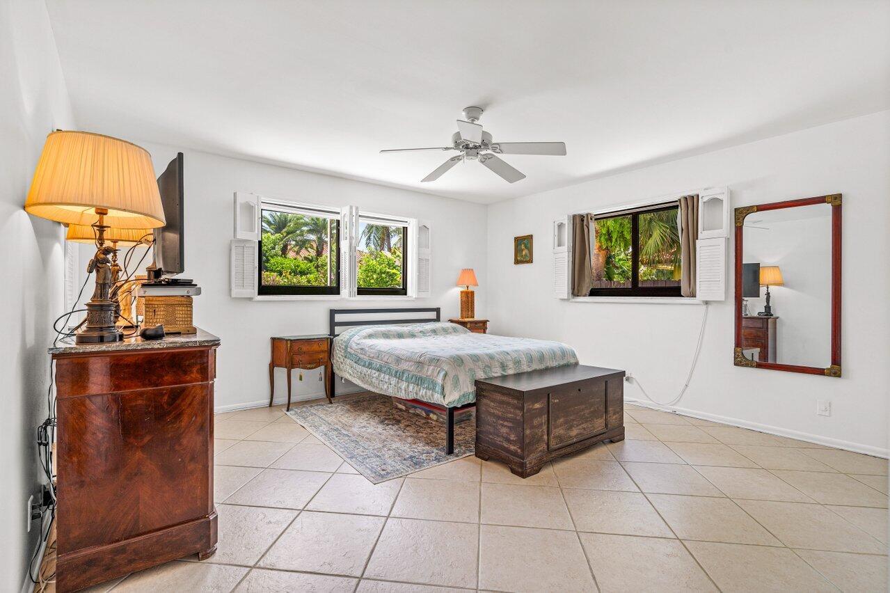 942 S Atlantic Drive