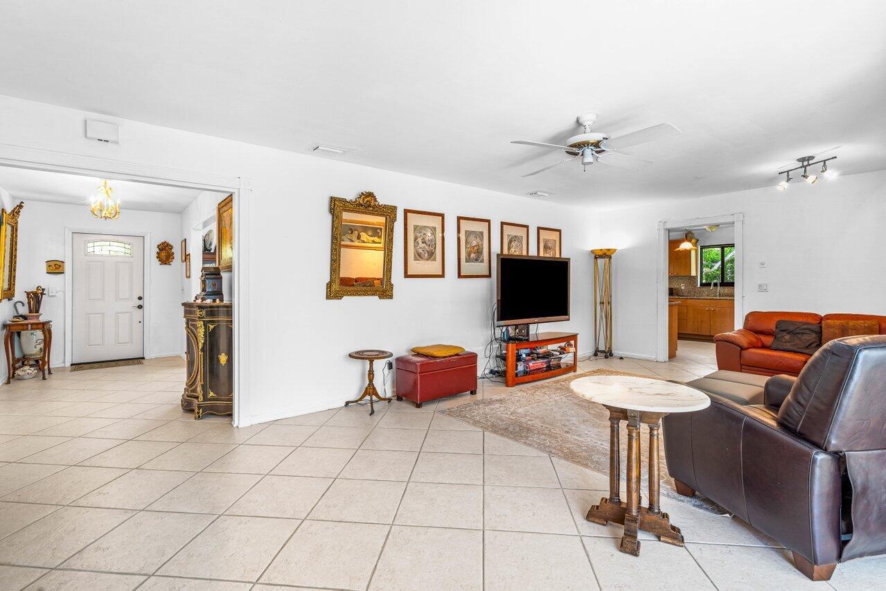 942 S Atlantic Drive