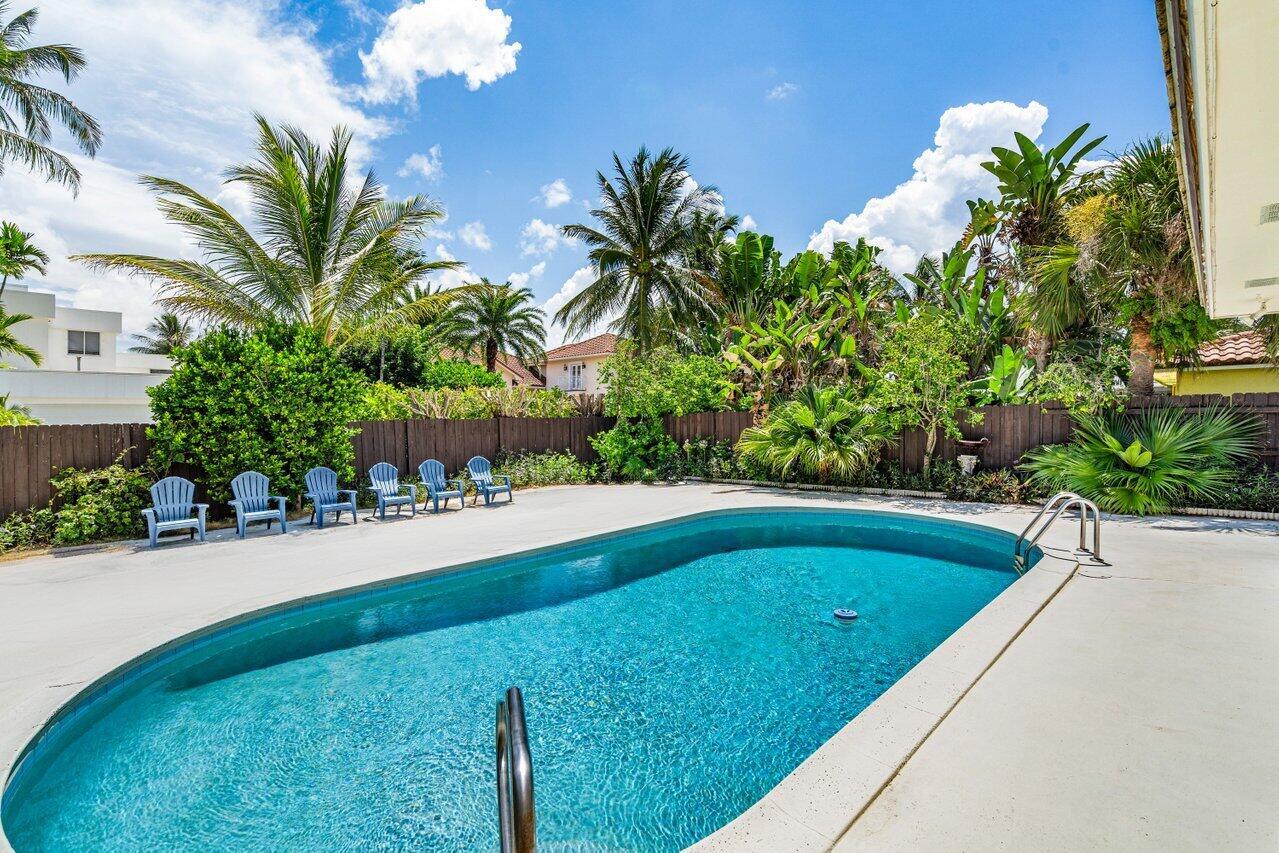 942 S Atlantic Drive