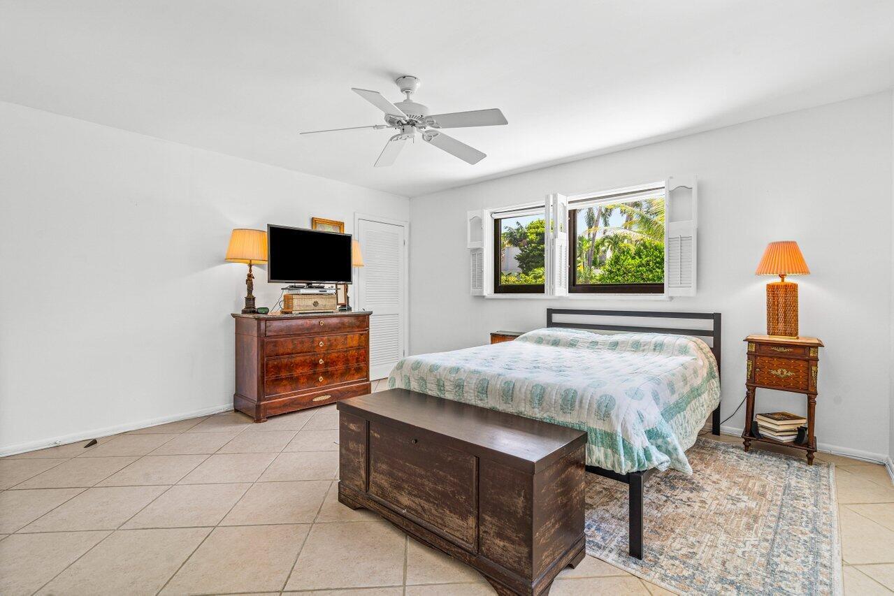 942 S Atlantic Drive