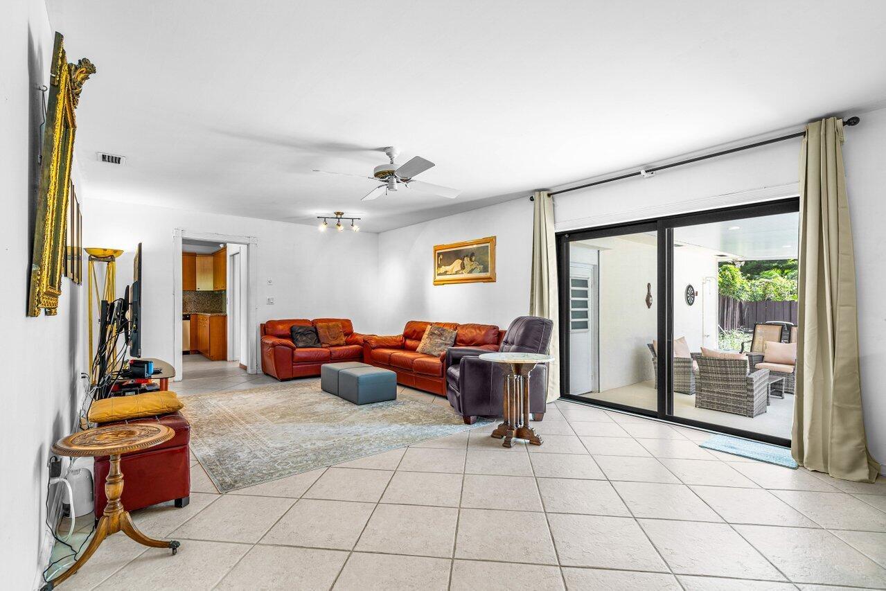 942 S Atlantic Drive