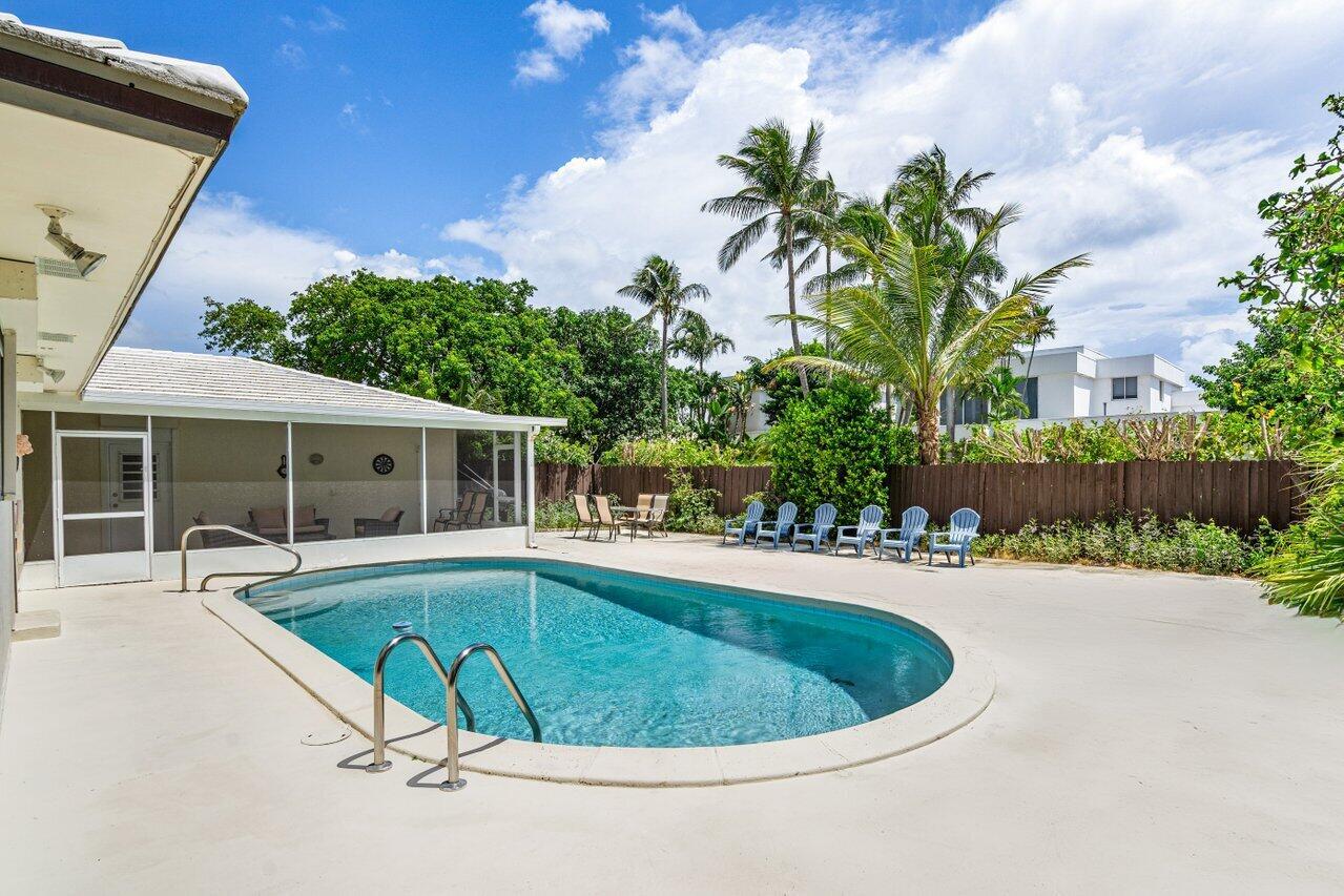 942 S Atlantic Drive