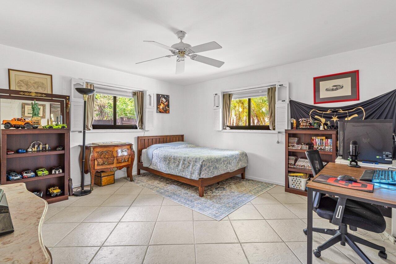 942 S Atlantic Drive