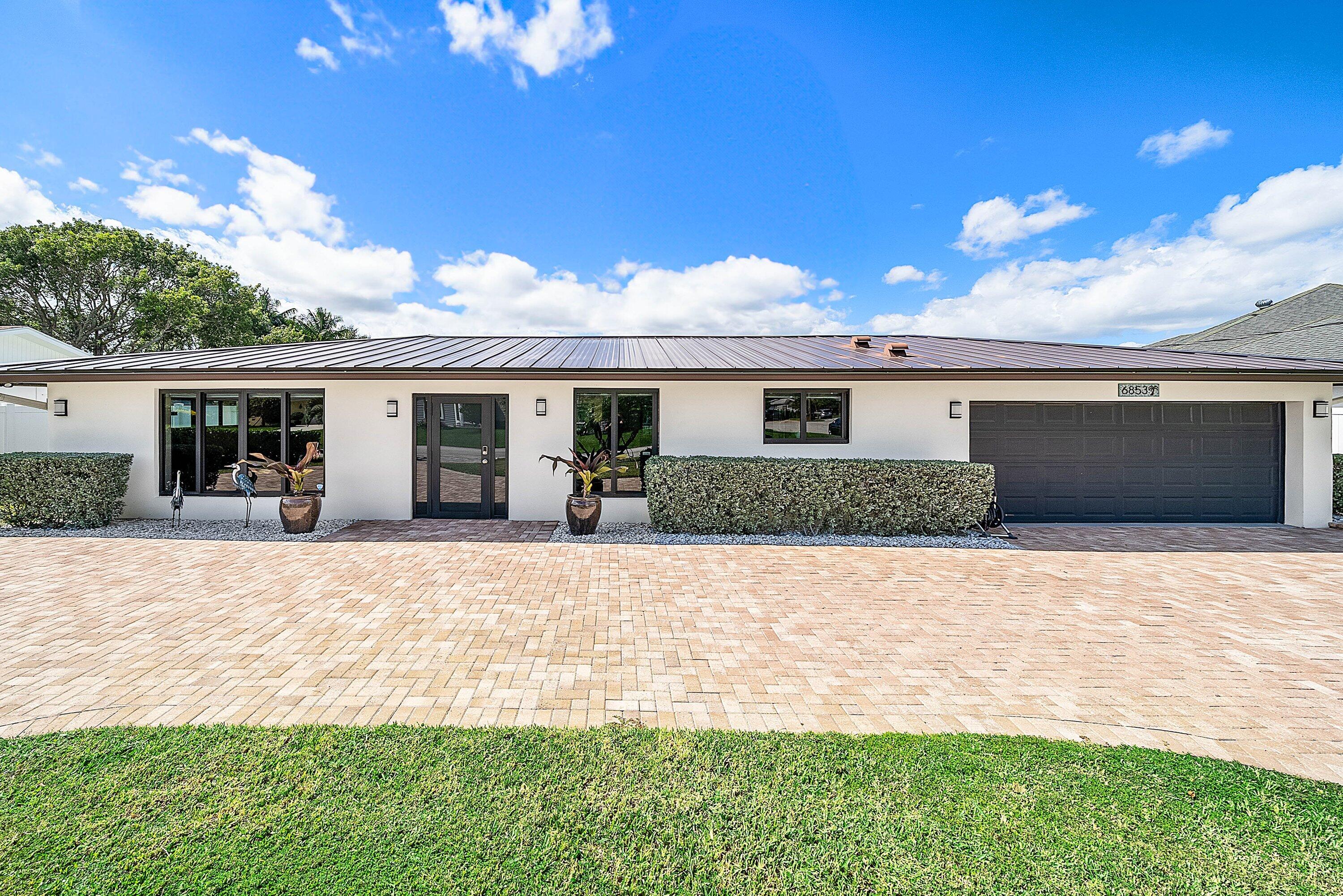 6853 Bayshore Drive