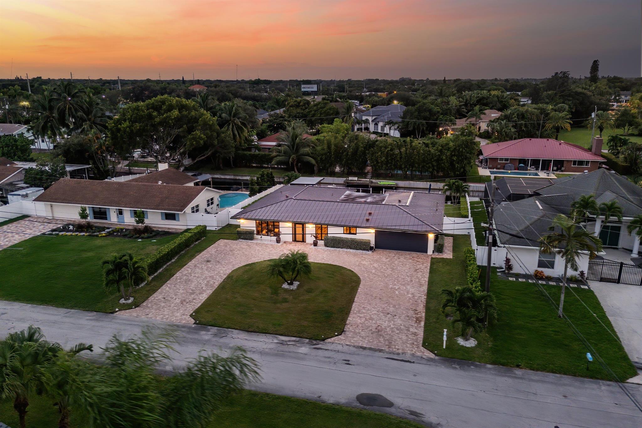 6853 Bayshore Drive